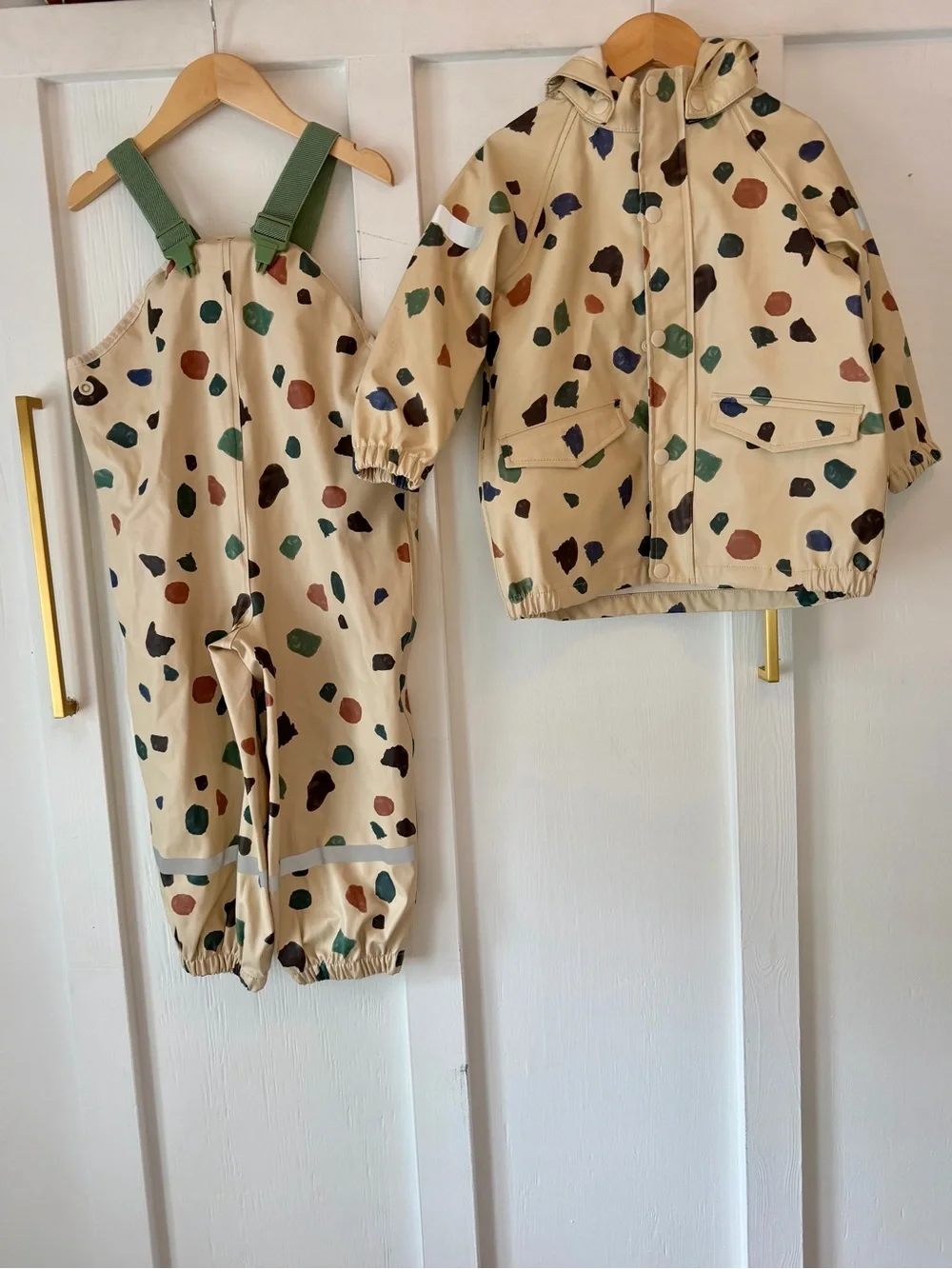 H&M Matching 3/4T Rain Jacket + Rain Bib/Pants Gear Set.